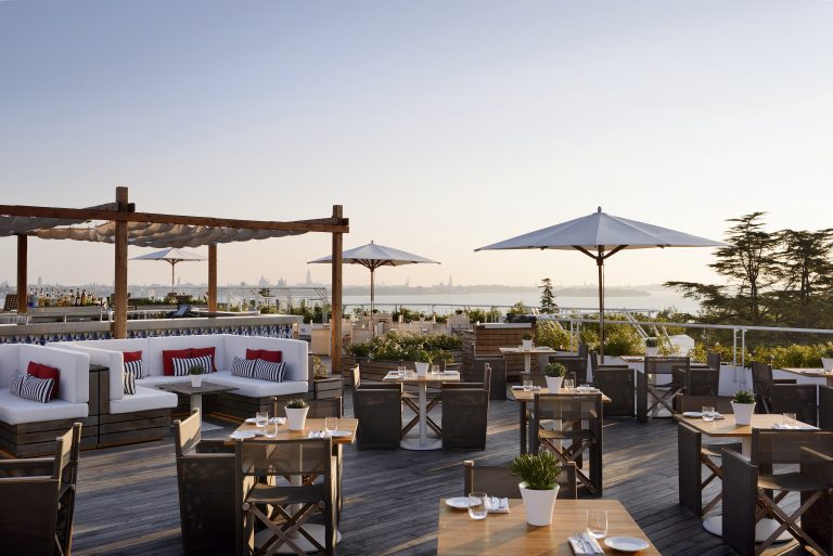 JW Marriott Venice Resort & Spa Sagra_Poolside_Bar2