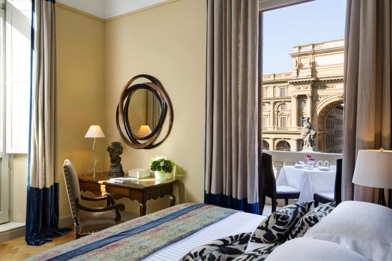 RFH - Hotel Savoy - Repubblica Suite - bedroom with view