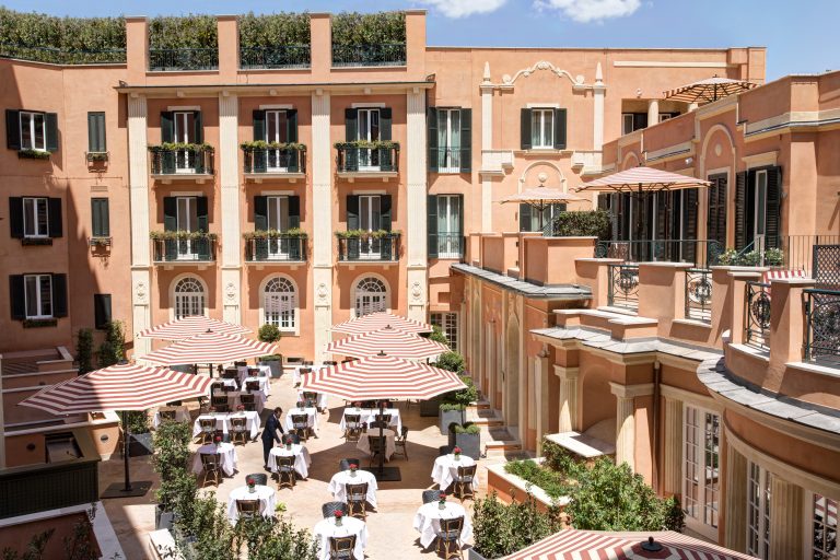 RFH Hotel de la Ville - Courtyard 6783 JG Jul 19
