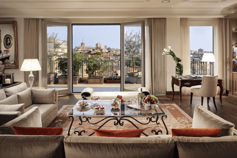 palazzo-parigi-hotel-&-grand-spa-8-imperial-suite_optimized