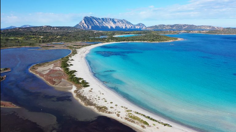 Baglioni_Resort_Sardinia_beach