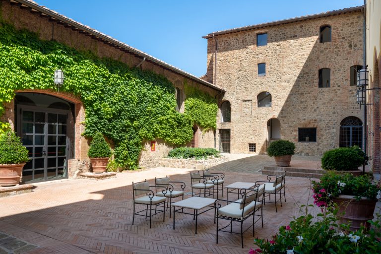 Castello Banfi - cortili_6574