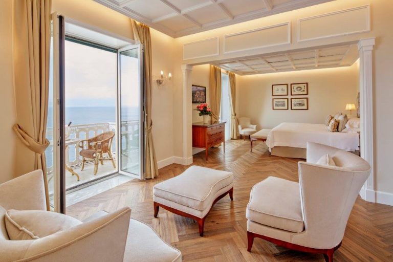 Grand Hotel Excelsior Vittoria - Deluxe suite sea view (2)