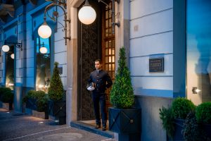 Immodrone_Grand-Hotel-Parkers_Doorman_01