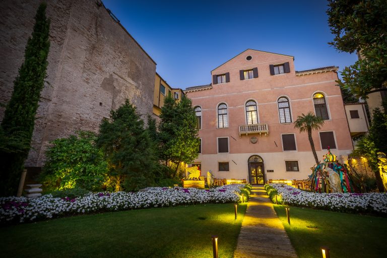 Palazzo Venart - Facade and Garden