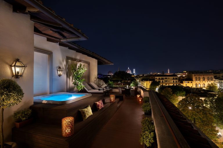 9.Sina Villa Medici_Suite_Terrace