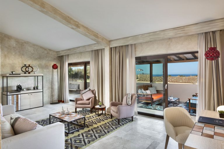06_Baglioni_Resort_Sardinia_Tavolara_Suite_Living_Room