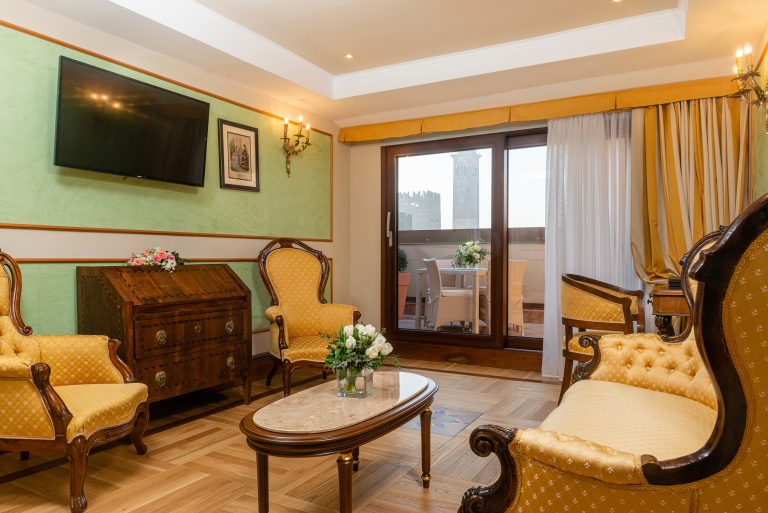 Due Torri Hotel - Suite Mozart - living room