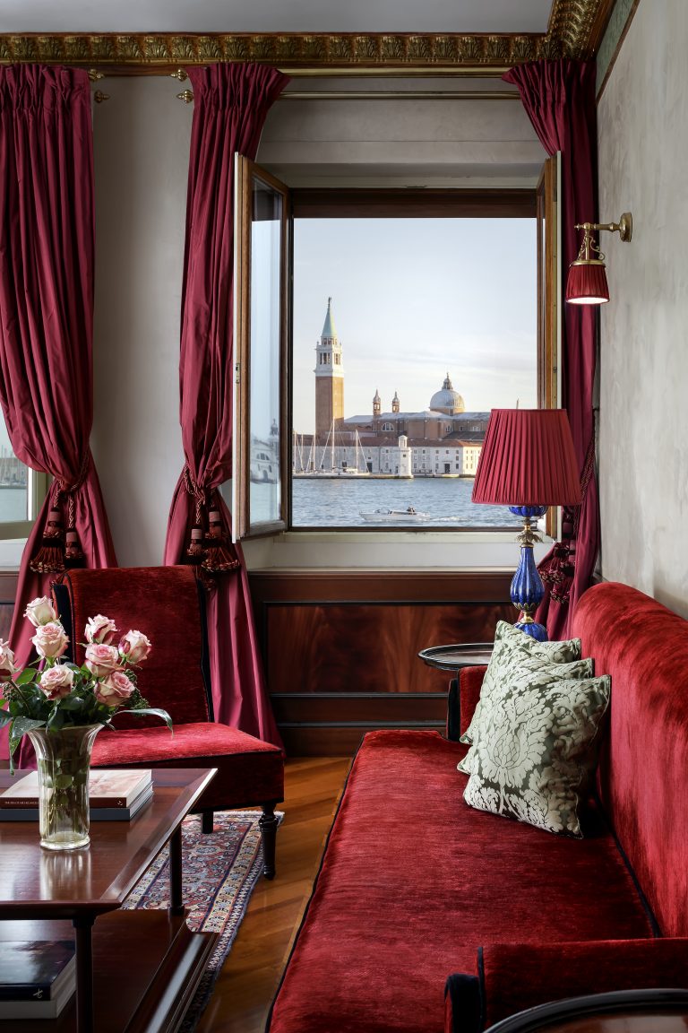 Hotel Danieli - 40_Lagoon View Suite Living Room - Palazzo Danieli Excelsior
