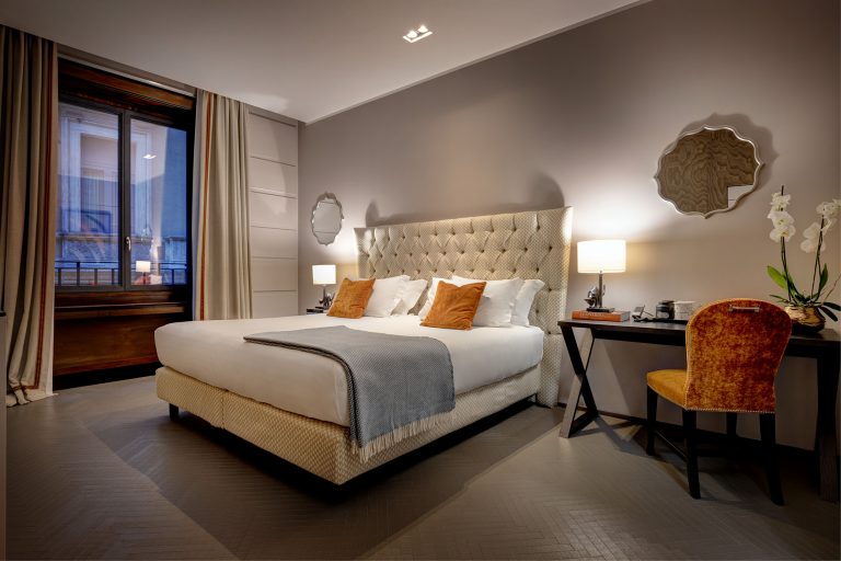 Singer Palace Hotel - singer suite1