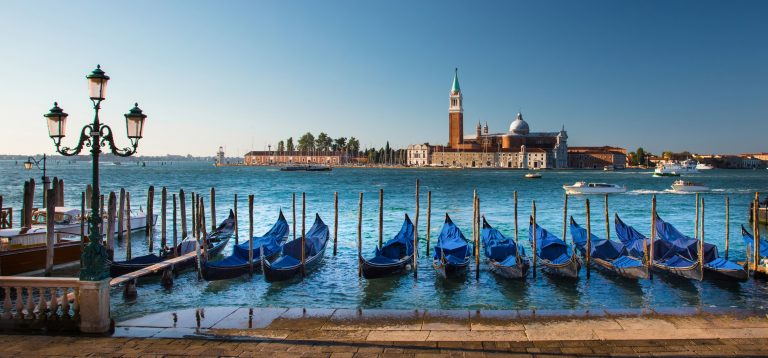 Italy,Beauty,,Gondolas,Parking,In,Venice,,San,Giorgio,Maggiore,Behind,