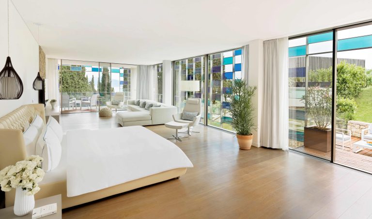 Eden Reserve Hotel & Villas - Premium Suite 107 Clubhouse Bedroom_001
