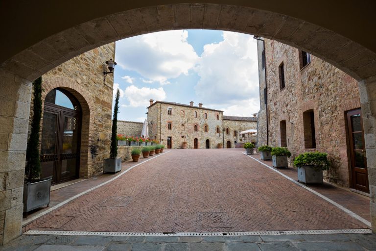 Castel Monastero - Entrance