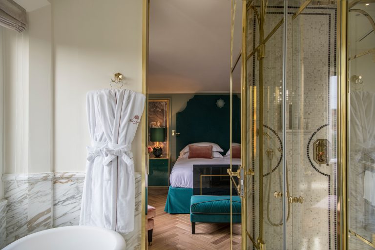 Hotel D'Inghliterra - 9.Penthouse Suite - Bathroom+Bedroom