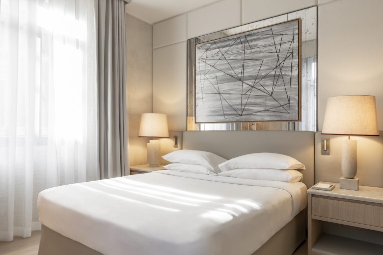 Park Hyatt Milano - ParkHyattMilano_DeluxeRoom_405_Bed